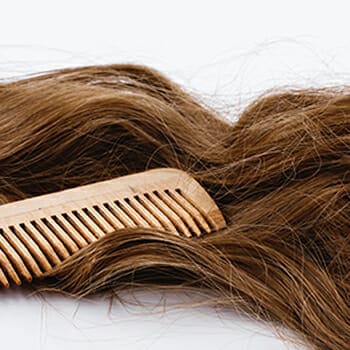 A hair and a comb 